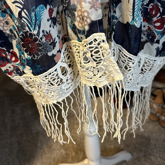 Rachael and Chloe kimono wrap. EUC. Navy red rose turquoise colors. - Picture 4 of 7